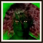 Digitales Portrait: grünhäutiges Fantasiewesen mit gelbglühenden Augen und wildem Fellhaar | Digital portrait: green-skinned fantasy creature with glowing yellow eyes and wild fur hair