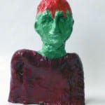 Skulptur: Büste mit grünem Gesicht, rotem Kopf und dunkelrotem Torso | Sculpture: bust with green face, red head and dark red torso