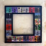 Schwarzer Rahmen mit 20 bunten Miniaturbildern einer Figur, leere Mitte | Black frame with 20 colorful miniature paintings of a figure, empty center
