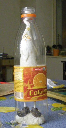 Mehr über den Artikel erfahren Weihnachtsmann in Petflasche