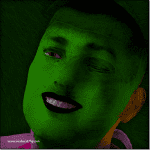 Digitales Porträt: Gesicht mit leuchtend grüner Farbüberlagerung, lächelnd | Digital portrait: face with vivid green color overlay, smiling