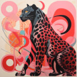 Stilisierter Panther mit schwarzen Flecken vor abstraktem rosa-rotem Hintergrund | Stylized panther with black spots against abstract pink-red background