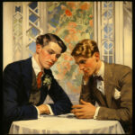 Zwei elegant gekleidete junge Männer im Art-déco-Stil an einem Tisch | Two elegantly dressed young men in Art Deco style at a table