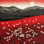 Druckgrafik: Rotes Blumenfeld mit weißen Kreisblüten, Hügel und Mond | Printmaking: Red flower field with white circular blooms, hills and moon