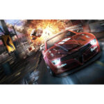 Roter Rennwagen mit Kalipa-Sponsoring flieht vor gewaltiger Explosion in der Stadt | Red race car with Kalipa sponsoring escapes massive explosion in urban setting